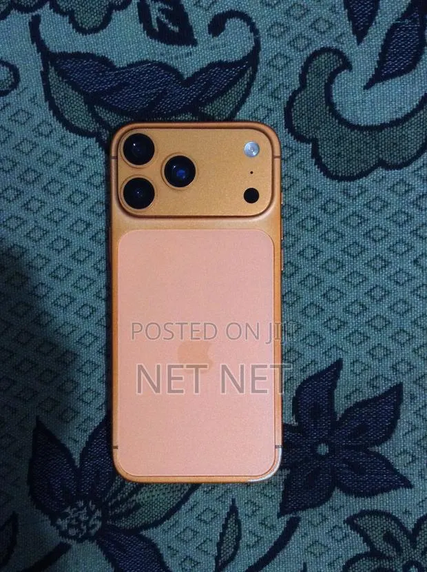 Apple iPhone 17 Pro Max 1 TB Orange · Photo 1