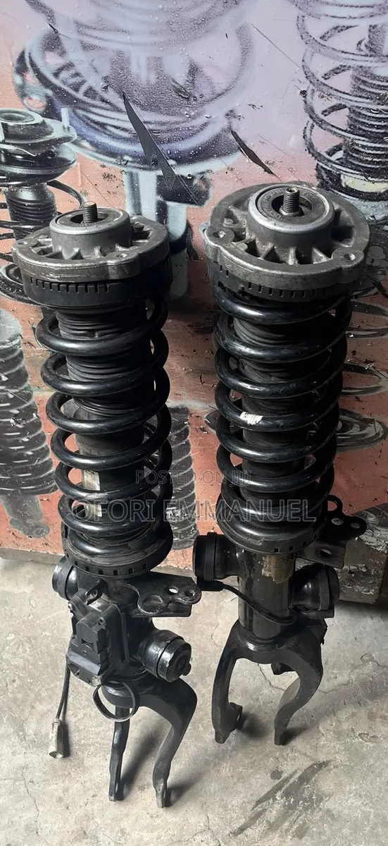 BMW F10 Front Shocks · Photo 1