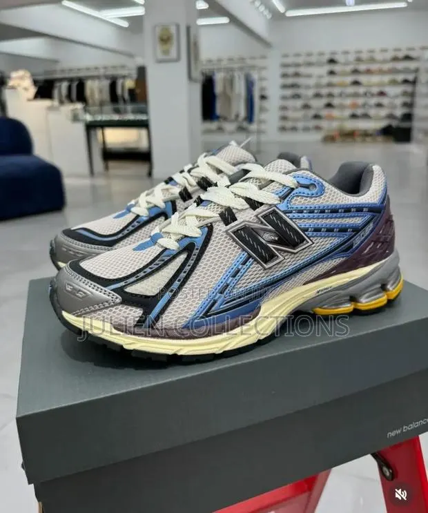 New Balance 1906 Sea Blue Black and Cream · Photo 1