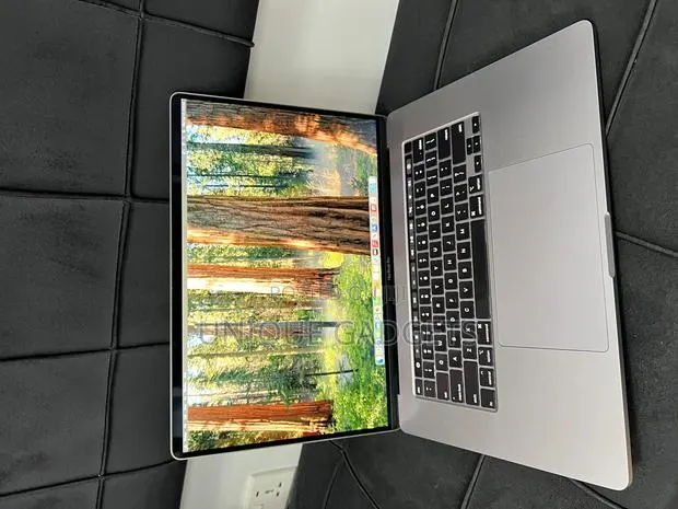 Laptop Apple MacBook Pro 2019 16GB Intel Core I9 SSD 1T · Photo 1