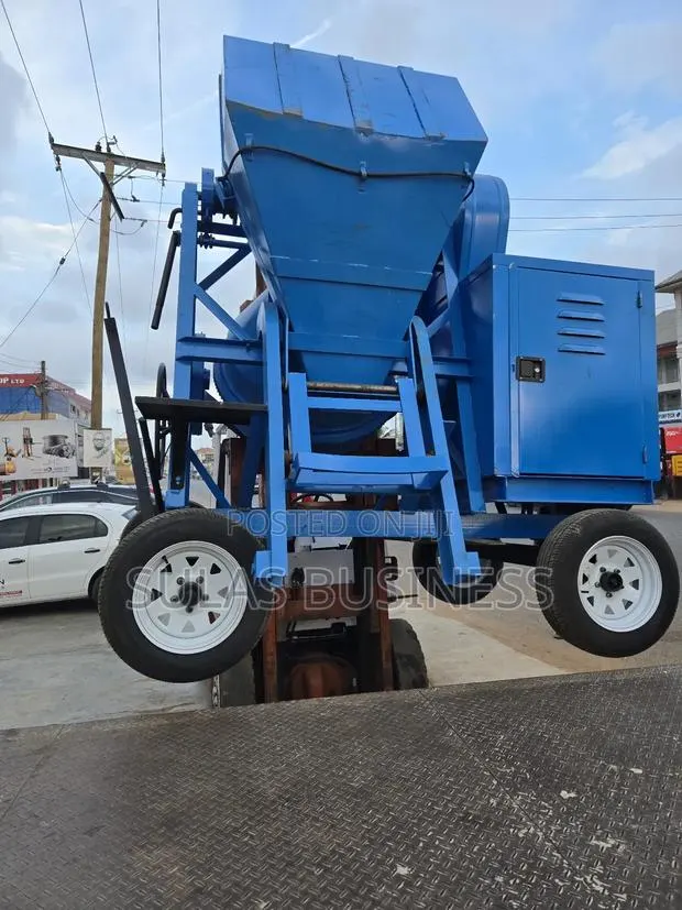 Construction Equipments · Photo 1