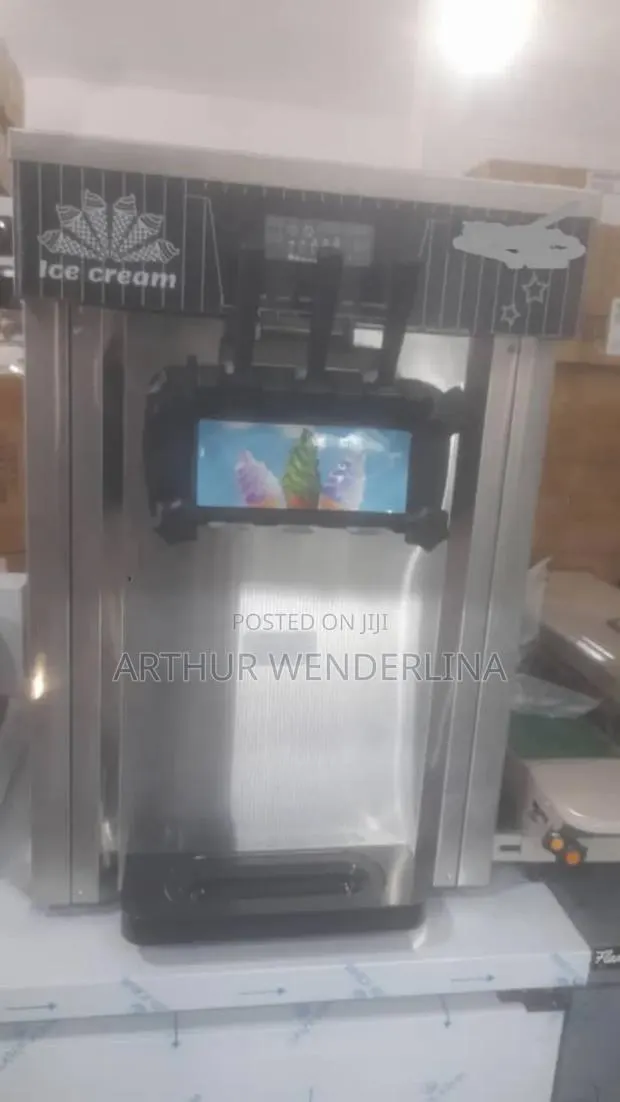 Commercial Ice-Cream Maker · Photo 2