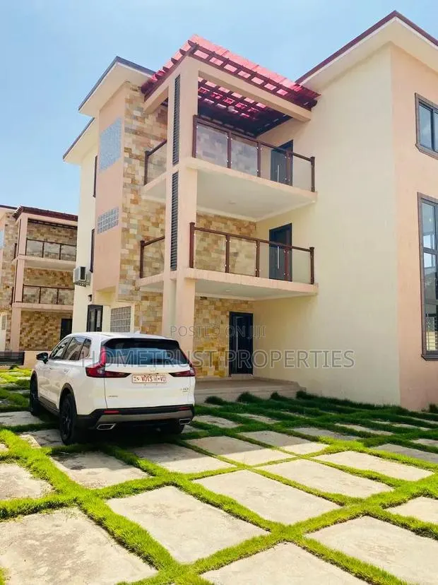 4bdrm Duplex in Achimota Kingsby, Mile 7 for sale · Photo 1