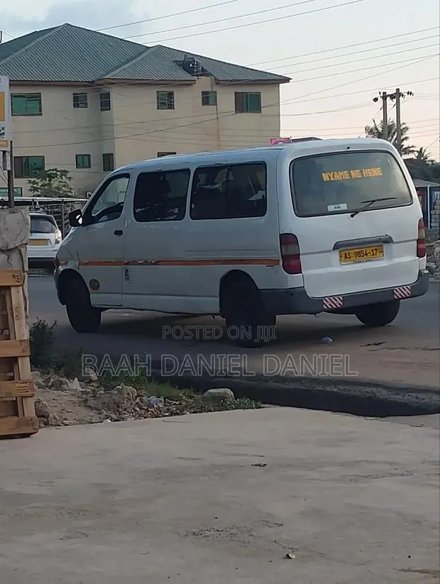 Toyota HiAce 2008 White · Photo 1
