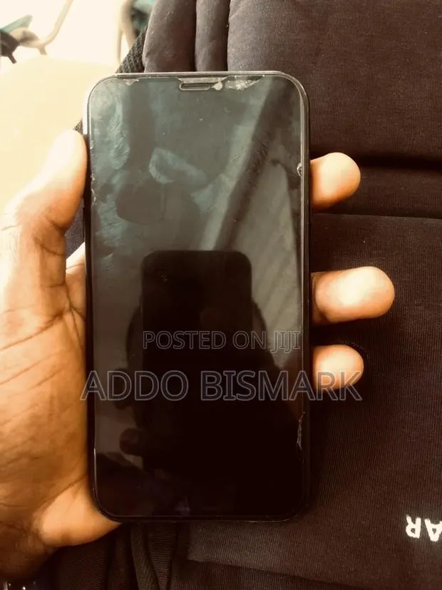 Apple iPhone XR 128 GB Black · Photo 1