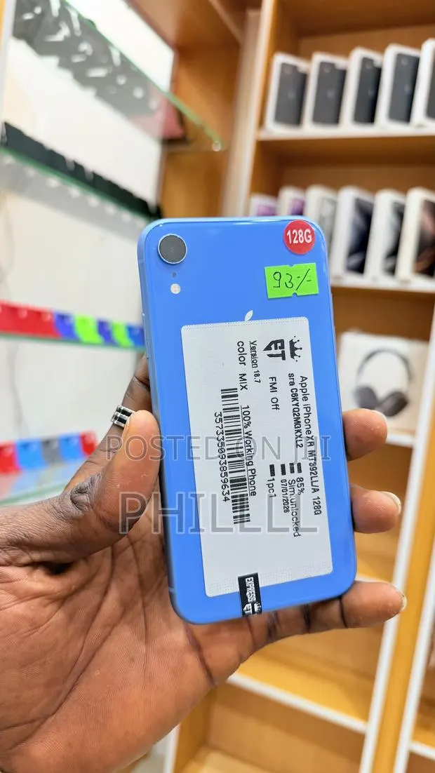 Apple iPhone XR 128 GB Blue · Photo 1