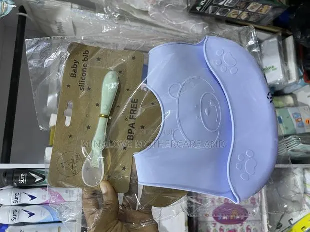 Baby Silicon Bib With Spoon · Photo 1