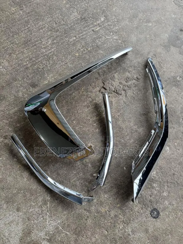 Mitsubishi Outlander Front Bumper Chrome Shining 2016 2017 2018 2019 · Photo 1