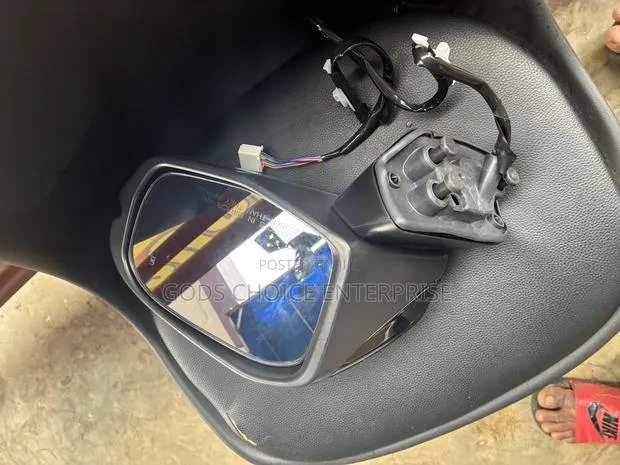 Side Mirror CRV 2023-2034 -2025 With Sensor and Light · Photo 1