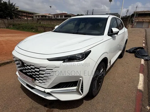 Changan UNI-K 2.0 Petrol AWD 2021 White · Photo 1