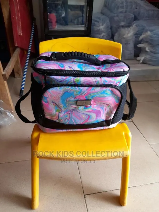 FB Lunch Bag · Photo 1