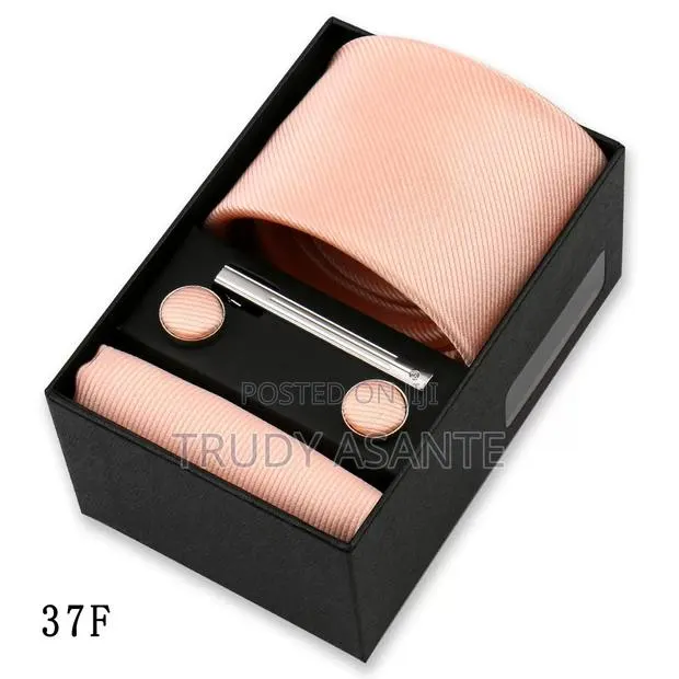Flying Tie and Cufflinks Set · Photo 1