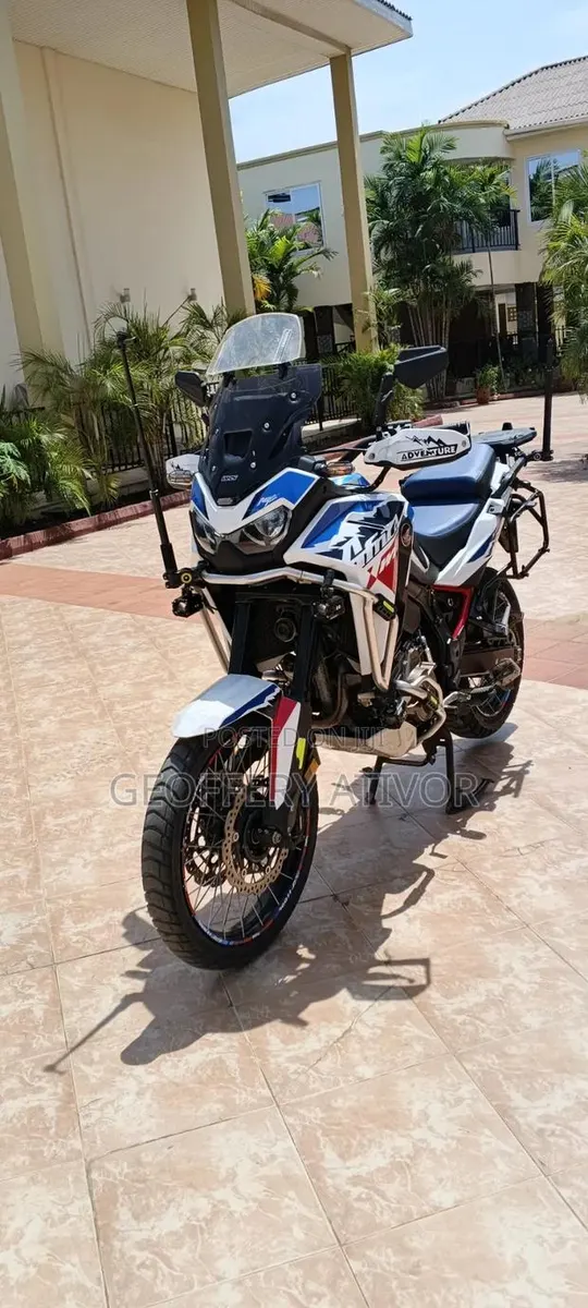 Honda 2024 White · Photo 1