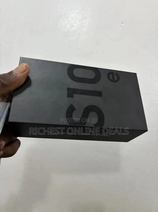 New Samsung Galaxy S10e 128 GB Black · Photo 1