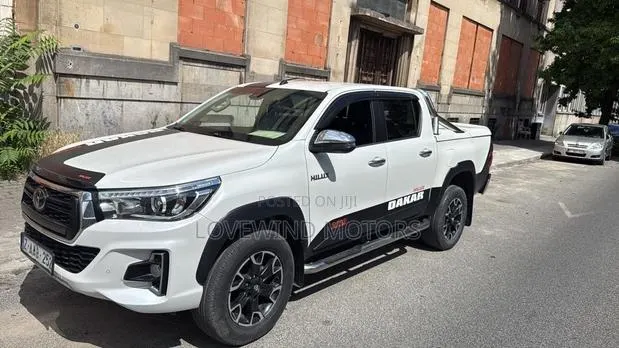 Toyota Hilux 2019 White · Photo 1