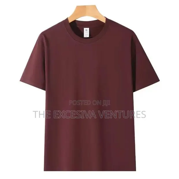 Plain T-Shirt · Photo 1