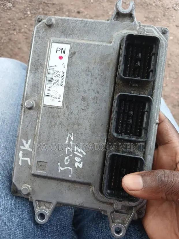 2008 to 2013 Honda Fit Ecu · Photo 1