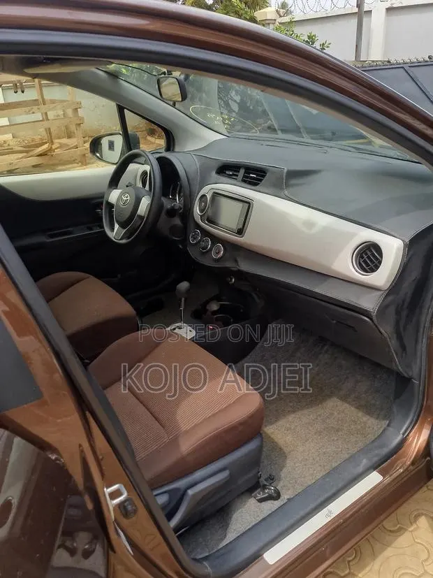 Toyota Vitz 1.3 FWD 5dr 2014 Brown · Photo 1
