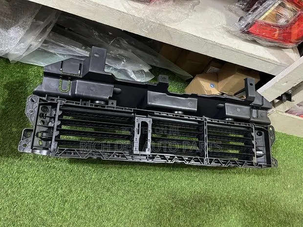 Honda CR-V 17 Shutter Grill With Motor 2017, 2018, 2019, 2020, 2021 · Photo 1
