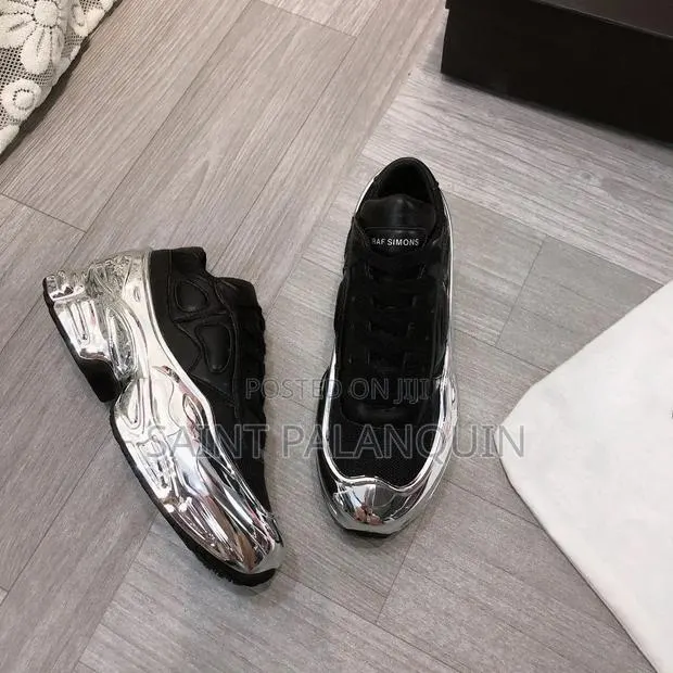 Adidas X Raf Simons Ozweego Mirrored in Black / Silver Metallic · Photo 1