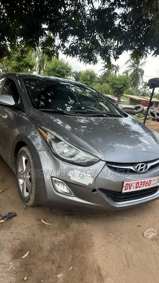 Hyundai Elantra SE 4dr Sedan (1.8L 4cyl 6M) 2015 Gray · Photo 1