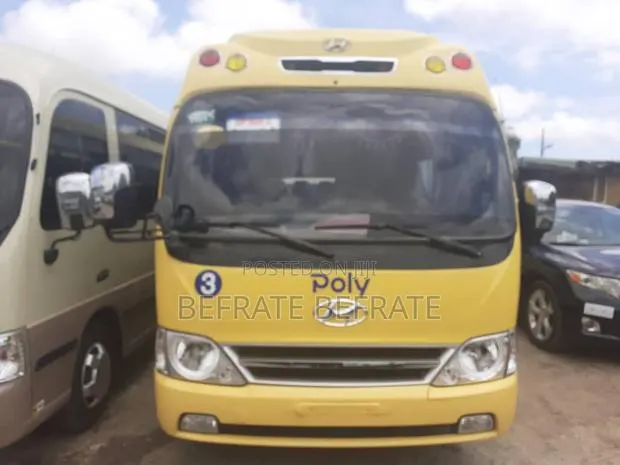 Hyundai County 2015 Yellow · Photo 1