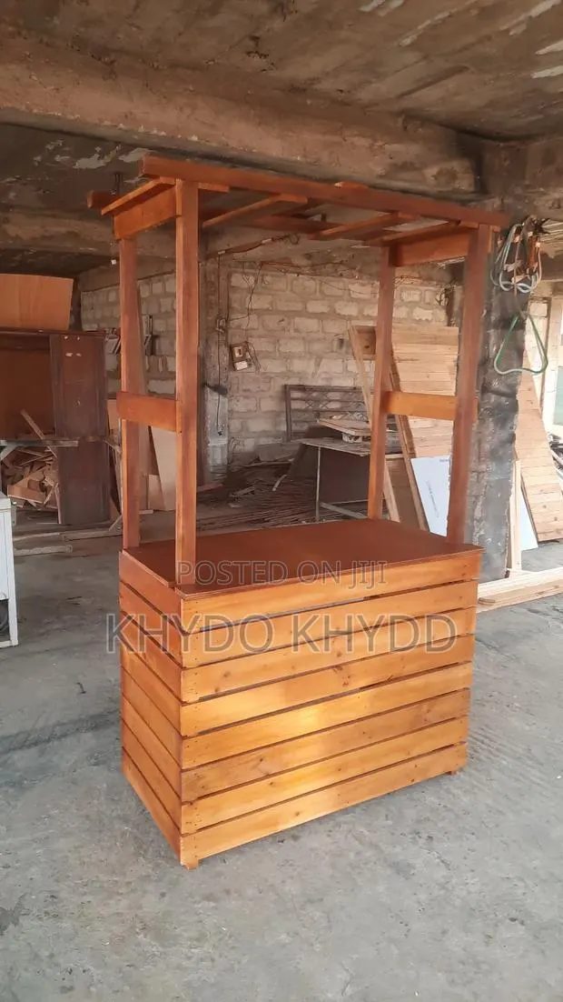Cocktail Bar Table · Photo 1