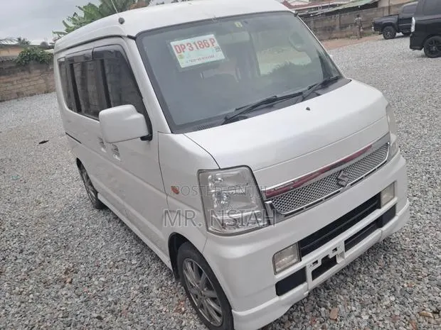 Suzuki APV Minibus 2010 White · Photo 1