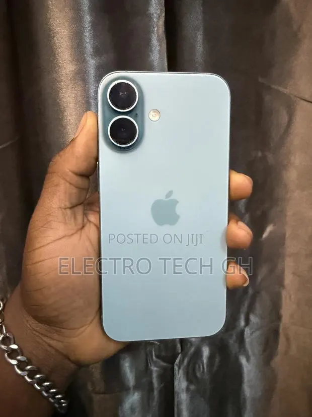 Apple iPhone 16 128 GB Green · Photo 1