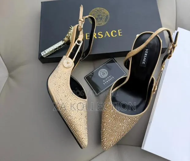 Ladies Fashionable Gold Heels · Photo 1