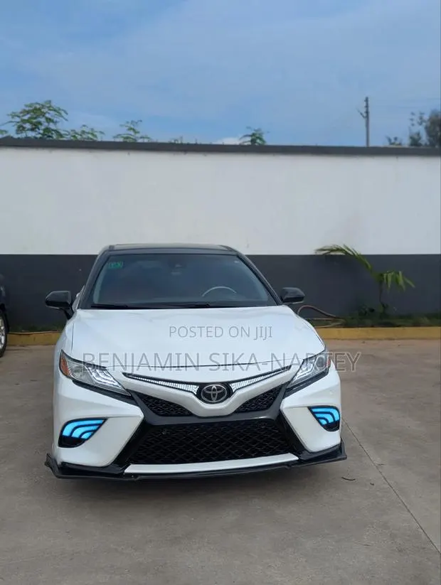 Toyota Camry XSE FWD (2.5L 4cyl 8AM) 2018 Pearl · Photo 1