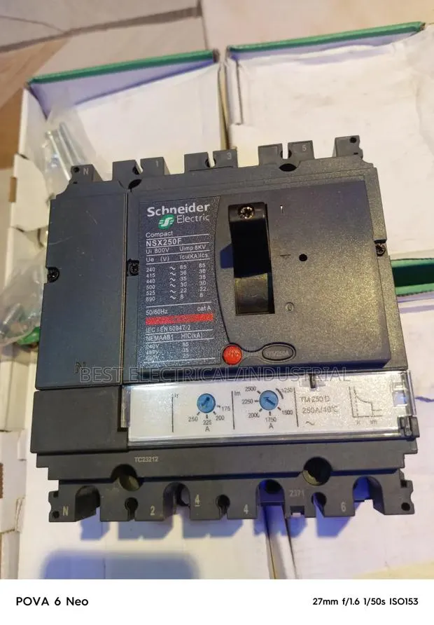 Schneider McCb Breaker 250A · Photo 1