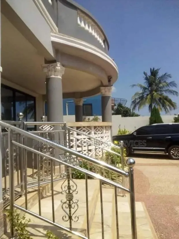 Stainless Steel Balustrade · Photo 1