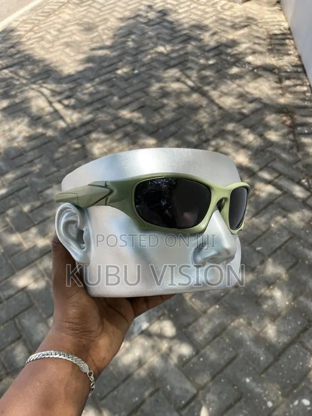 Military Style Sunglasses · Photo 1