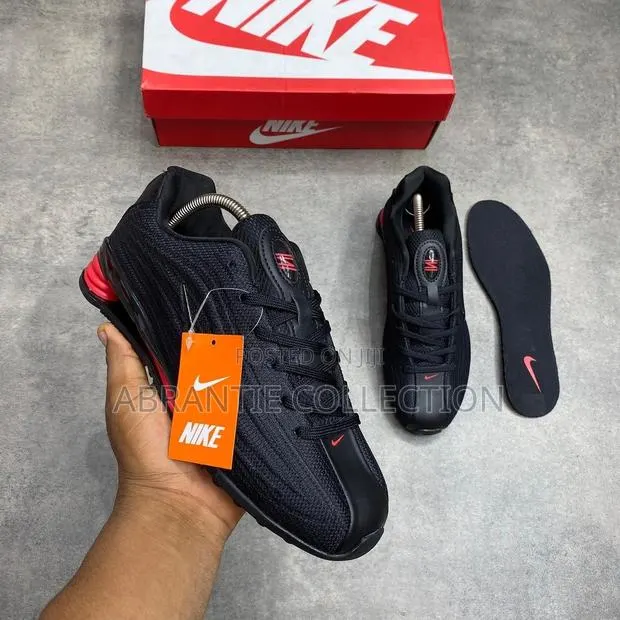 Nike WMNS Shox Z Sneakers Black/White · Photo 1