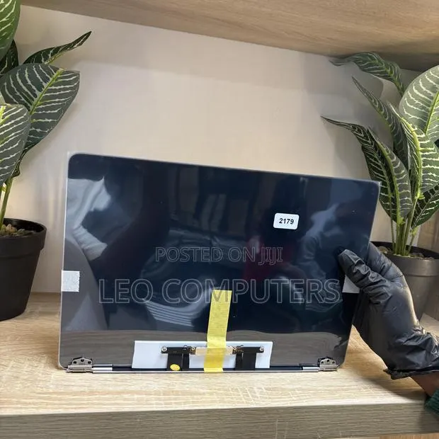 MacBook Air A2179 Screen Display 13.3” 2020 · Photo 1