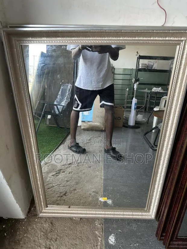 Elegant Large Wall Mirror With Premium Silver Frame · Photo 1