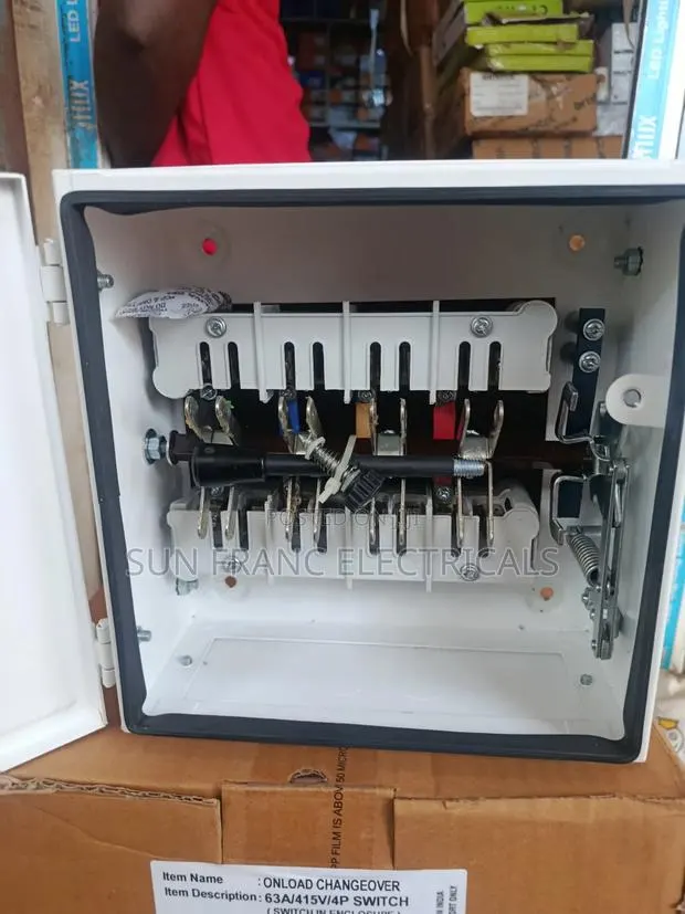 32A Bristol Changeover Switch · Photo 1