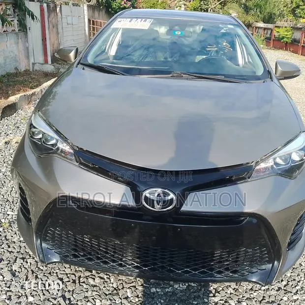Toyota Corolla SE 4dr Sedan (1.8L 4cyl CVT) 2017 Brown · Photo 1