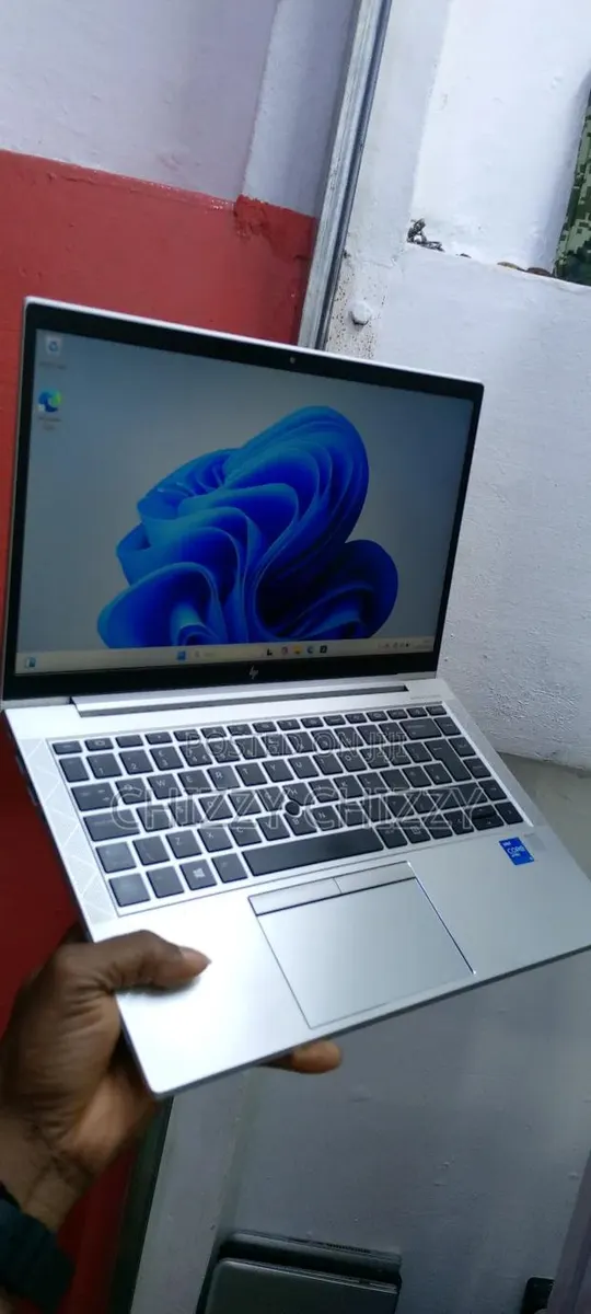 Laptop HP EliteBook 840 G8 16GB Intel Core I5 SSD 256GB · Photo 1