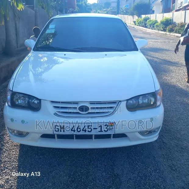 Toyota Corolla 2003 White · Photo 1