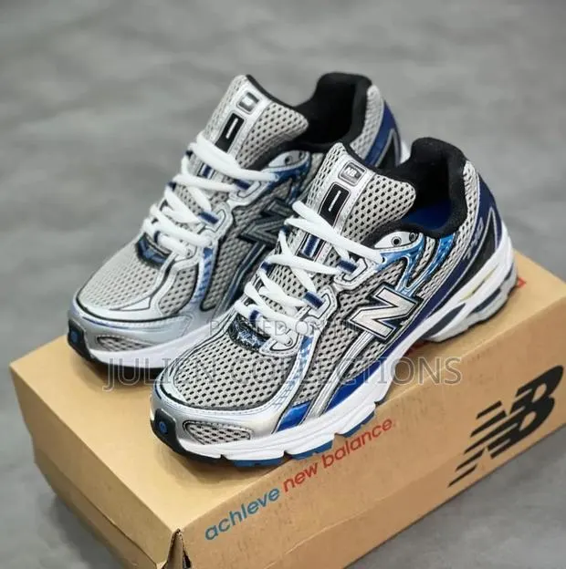New Balance 740 · Photo 1
