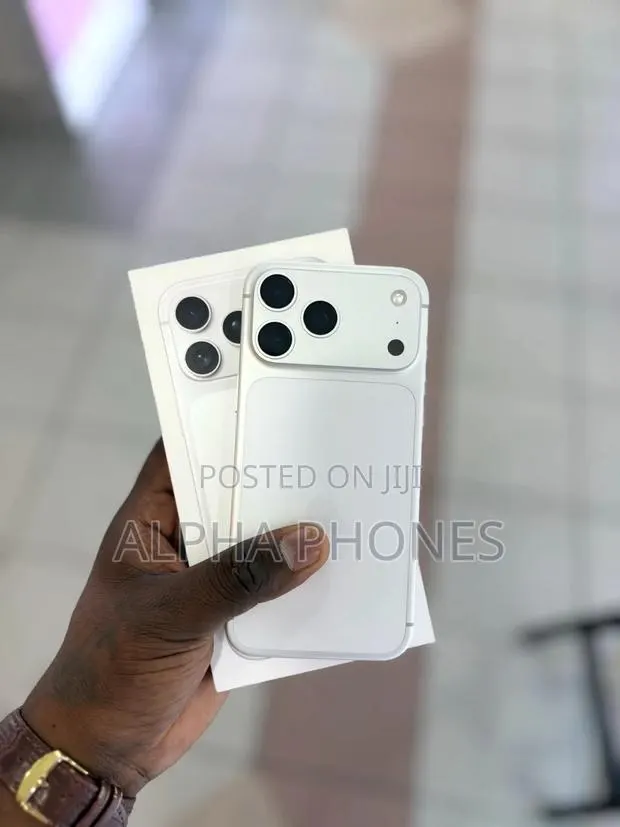 Apple iPhone 17 Pro Max 512 GB Silver · Photo 1