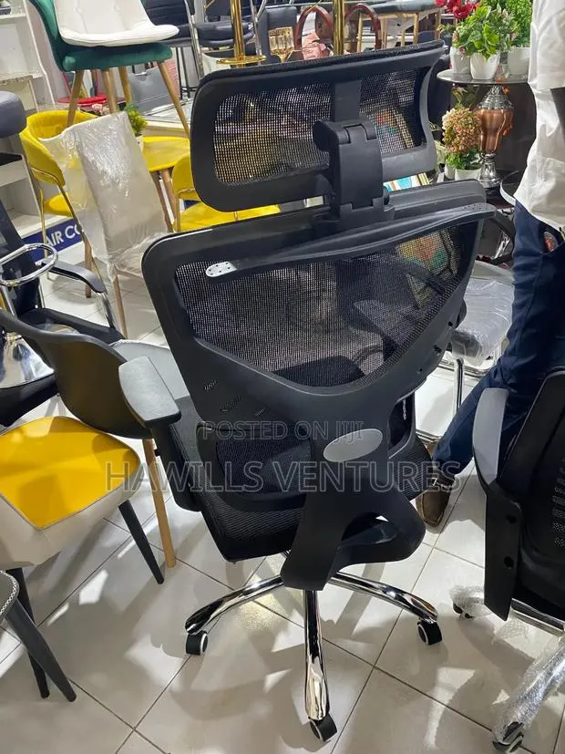 High-Back Ergonomic Mesh Swivel Chair 3D Adjustable Armrest. · Photo 1