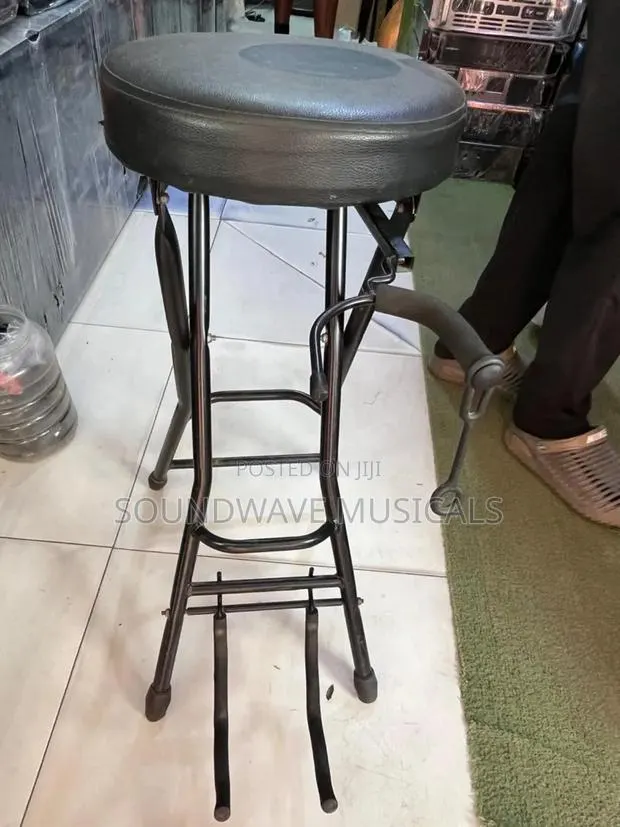 Guitar Stand With Seat · Photo 1