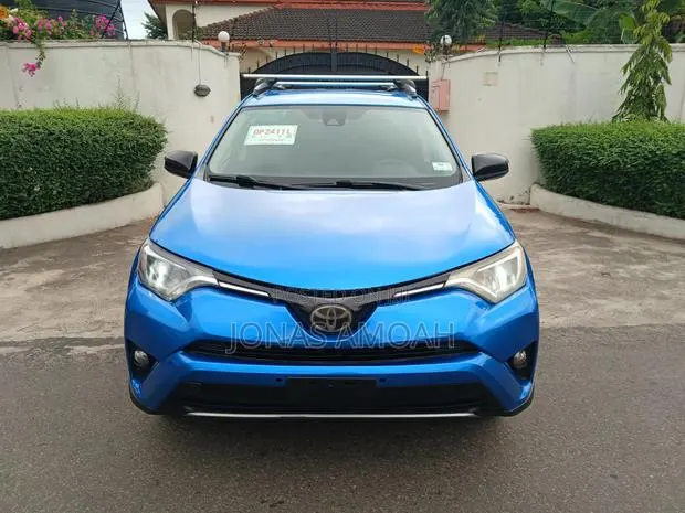 Toyota RAV4 LE 4dr SUV (2.5L 4cyl 6A) 2018 Blue · Photo 1