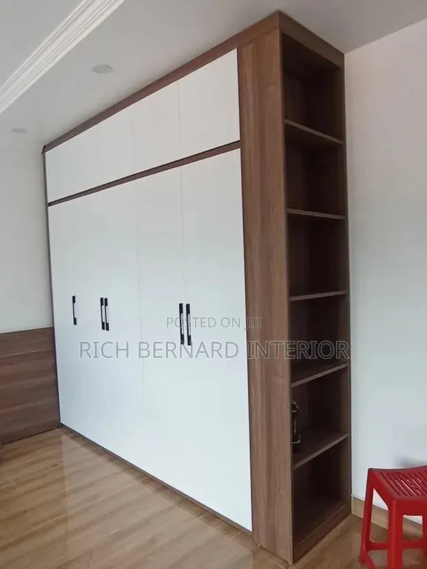 Luxurious Customized Wardrobe · Photo 1