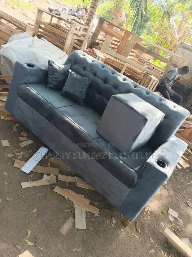 Footrest,2pillows Sofa · Photo 1
