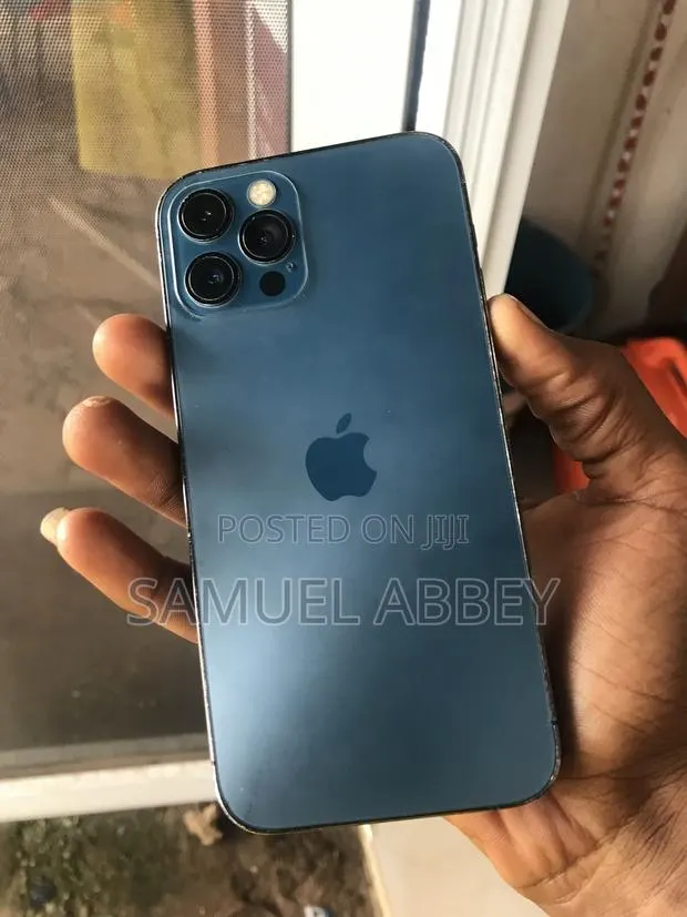Apple iPhone 12 Pro 128 GB Blue · Photo 1