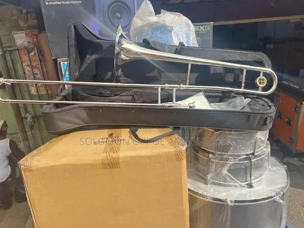 Bb Tenor Slide Trombone · Photo 1